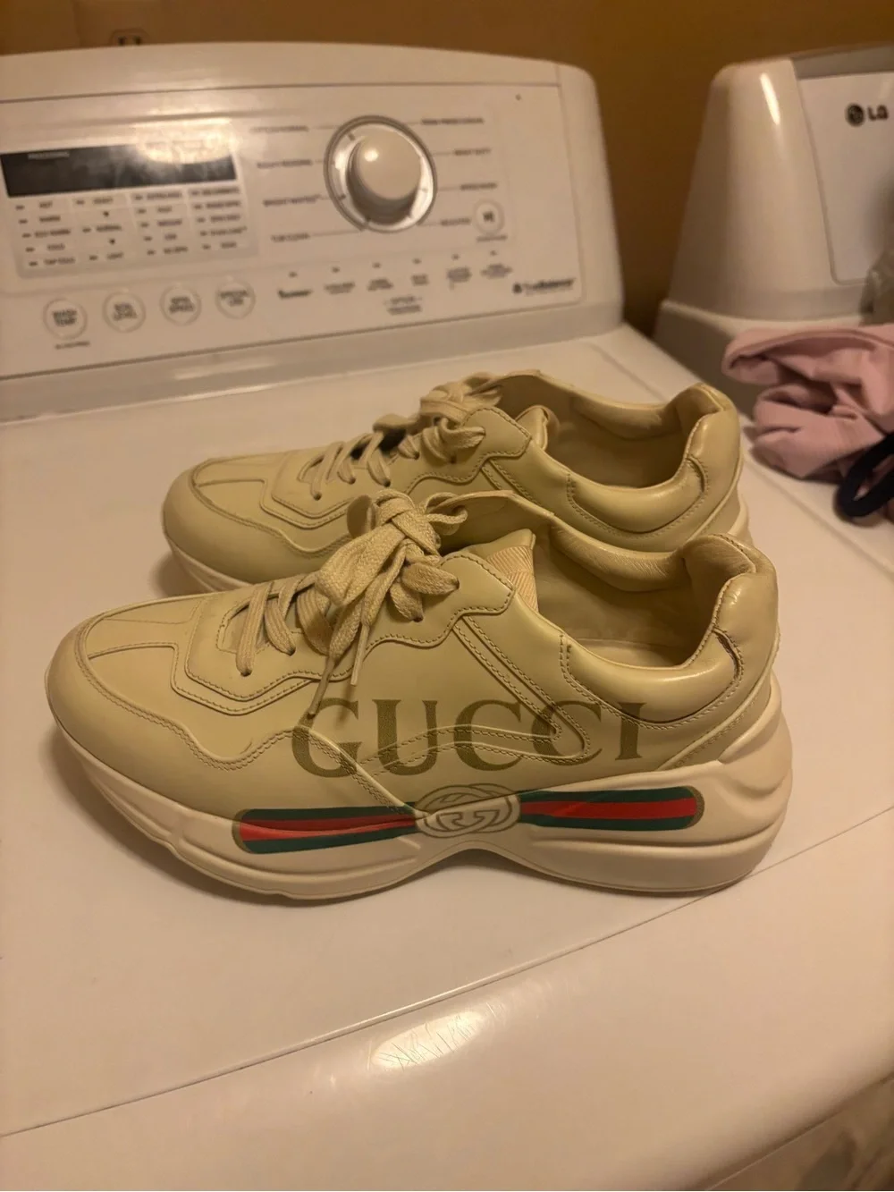 Gucci Cream Leather Logo Sneakers with Red & Green Stripe
